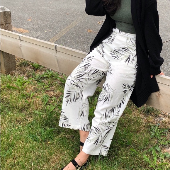 (CLEARANCE)Waist Frayed Midi Leg Pants - Picture 8 of 8